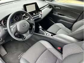 Toyota C-HR (2022) thumbnail 4