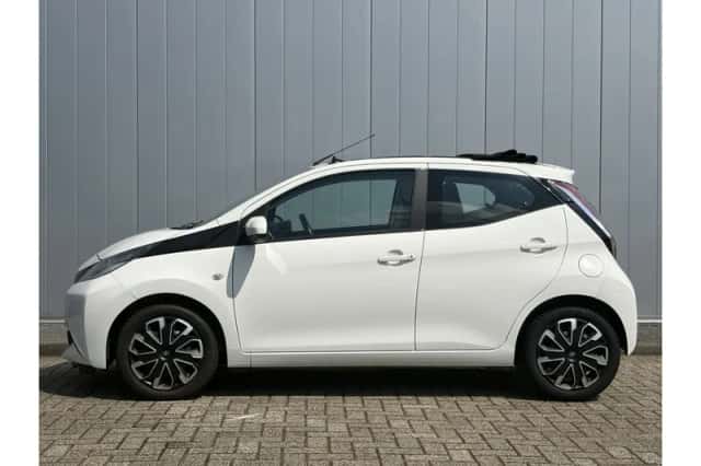 Toyota Aygo (2016) thumbnail 2