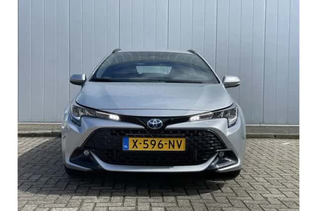 Toyota Corolla (2024) thumbnail 3