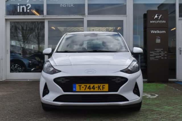 Hyundai i10 (2023) thumbnail 2