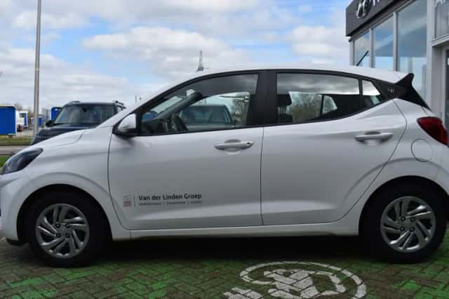 Hyundai i10 (2023) thumbnail 5