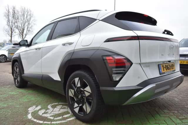 Hyundai Kona (2023) thumbnail 4