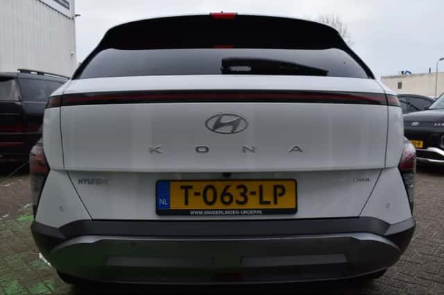 Hyundai Kona (2023) thumbnail 5