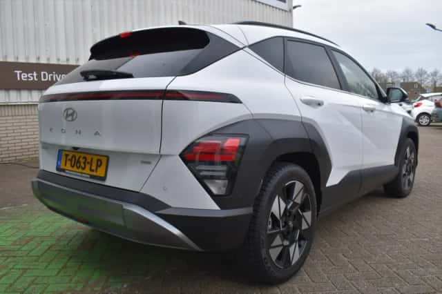 Hyundai Kona (2023) thumbnail 6