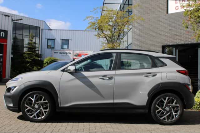 Hyundai Kona (2022) thumbnail 2