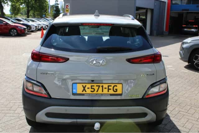 Hyundai Kona (2022) thumbnail 4