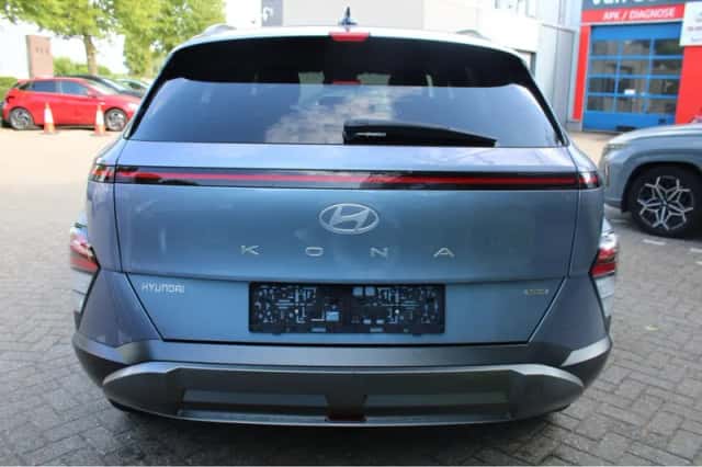 Hyundai Kona (2023) thumbnail 3