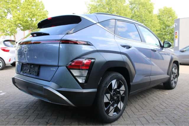 Hyundai Kona (2023) thumbnail 4