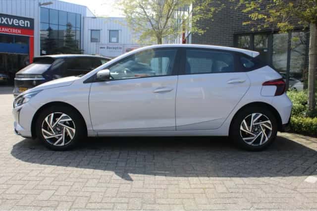 Hyundai i20 (2024) thumbnail 2