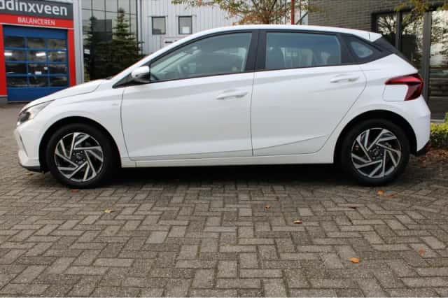 Hyundai i20 (2023) thumbnail 2