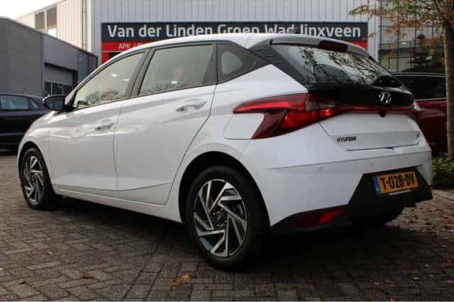 Hyundai i20 (2023) thumbnail 3