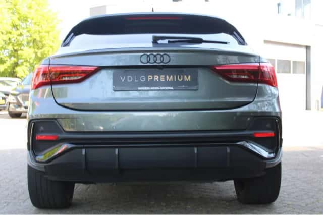 Audi Q3 (2021) thumbnail 3