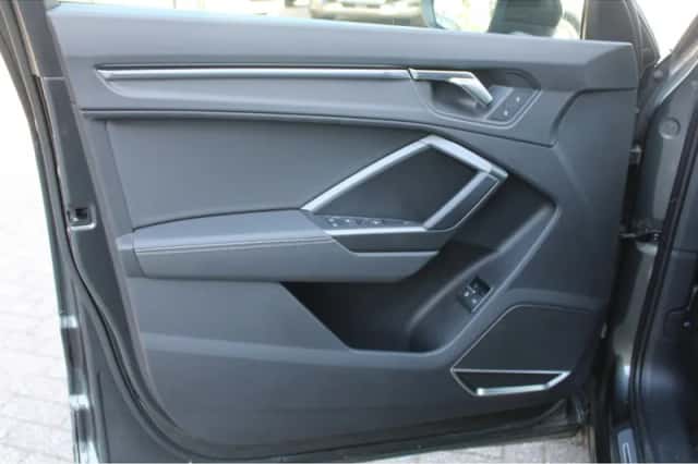 Audi Q3 (2021) thumbnail 6