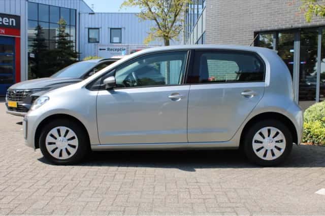 Volkswagen Up! (2017) thumbnail 2