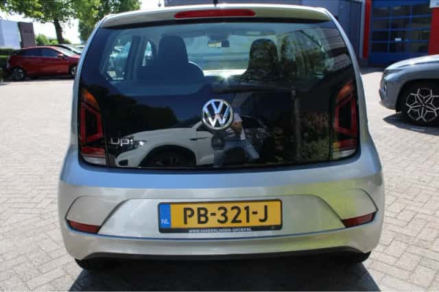 Volkswagen Up! (2017) thumbnail 3