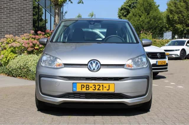 Volkswagen Up! (2017) thumbnail 6