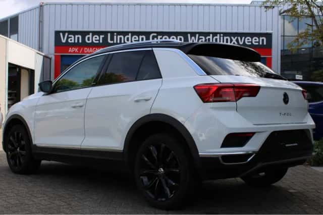 Volkswagen T-Roc (2021) thumbnail 3
