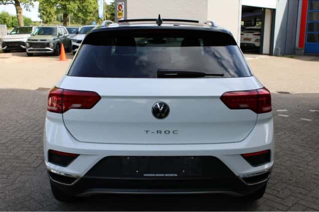 Volkswagen T-Roc (2021) thumbnail 4