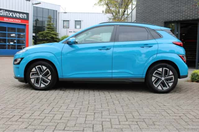 Hyundai Kona (2023) thumbnail 2