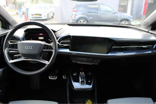 Audi Q4 e-tron (2022) thumbnail 2