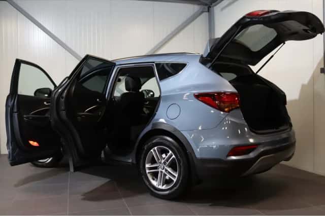 Hyundai Santa Fe (2017) thumbnail 5