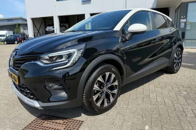 Renault Captur (2023) thumbnail 2