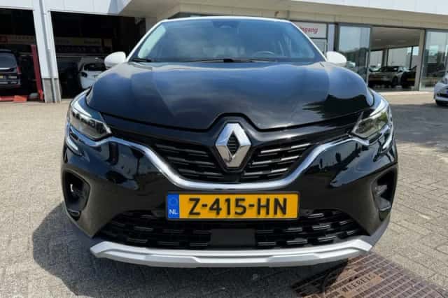 Renault Captur (2023) thumbnail 3