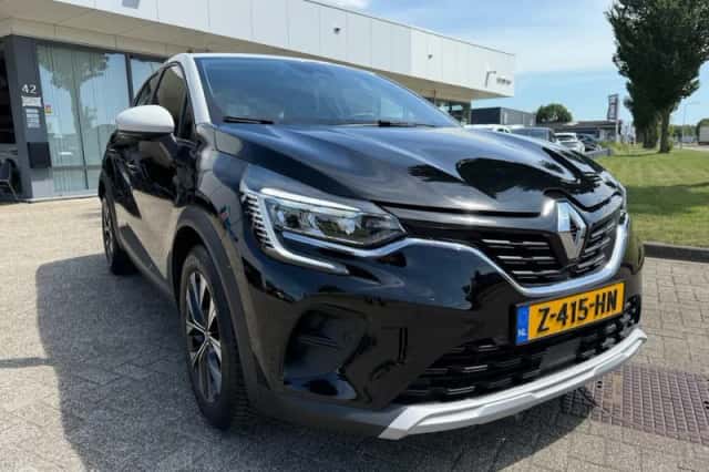 Renault Captur (2023) thumbnail 4