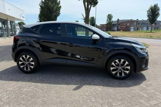 Renault Captur (2023) thumbnail 5