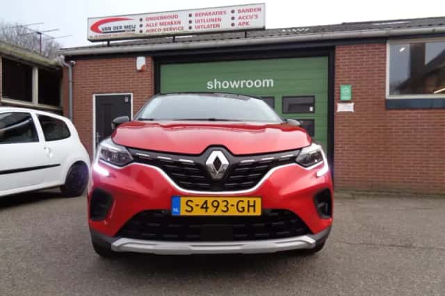Renault Captur (2021) thumbnail 2