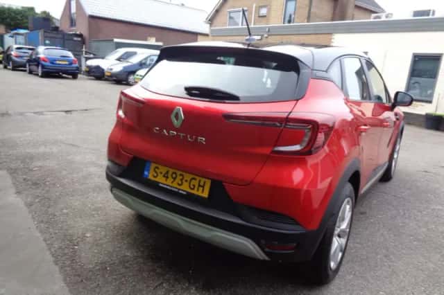 Renault Captur (2021) thumbnail 6