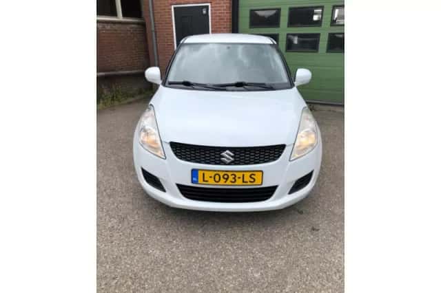 Suzuki Swift (2013) thumbnail 2