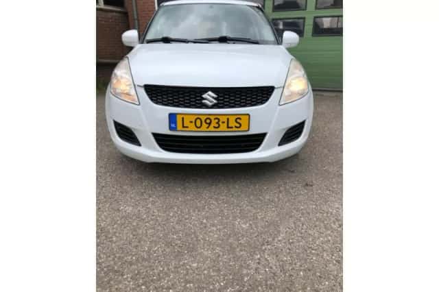 Suzuki Swift (2013) thumbnail 3