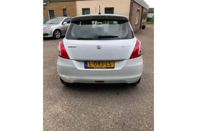 Suzuki Swift (2013) thumbnail 6