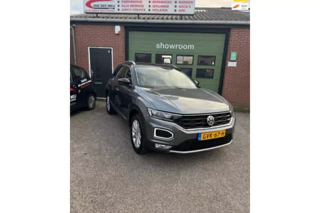 Volkswagen T-Roc (2018) thumbnail 1