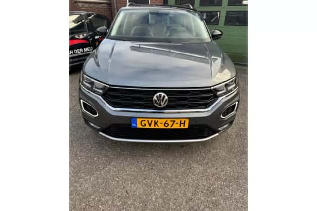 Volkswagen T-Roc (2018) thumbnail 2