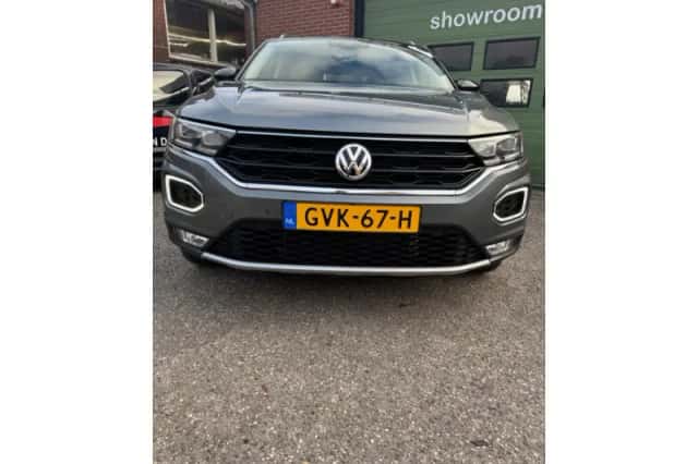 Volkswagen T-Roc (2018) thumbnail 3