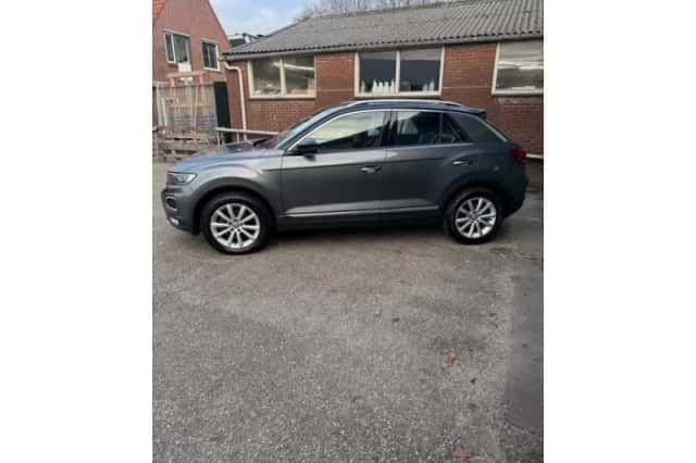 Volkswagen T-Roc (2018) thumbnail 4