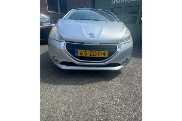 Peugeot 208 (2012) thumbnail 3