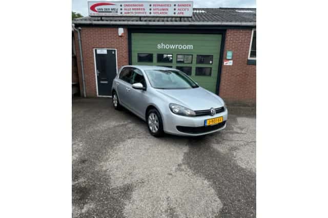 Volkswagen Golf (2010) thumbnail 1