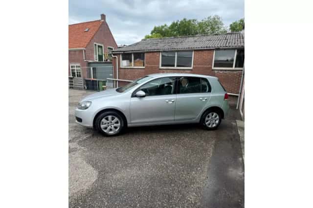 Volkswagen Golf (2010) thumbnail 4