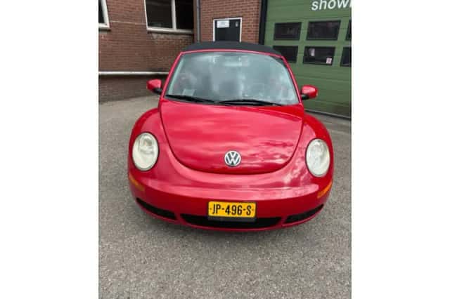 Volkswagen Beetle (2006) thumbnail 2