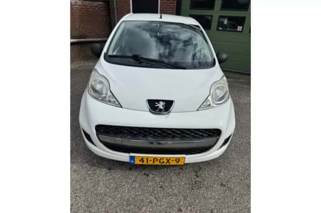 Peugeot 107 (2011) thumbnail 2
