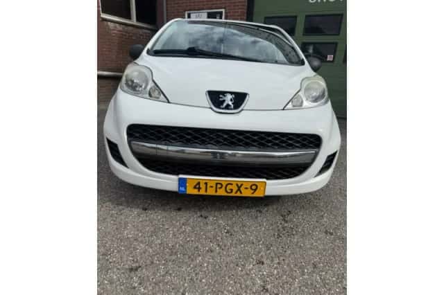 Peugeot 107 (2011) thumbnail 3