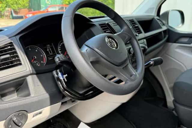 Volkswagen Transporter (2016) thumbnail 6