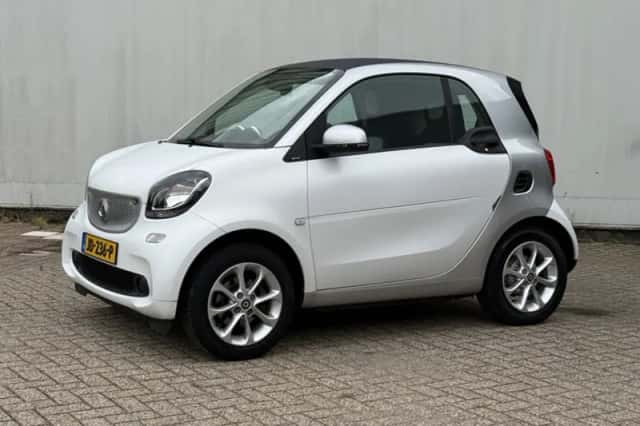 Smart Fortwo (2016) thumbnail 2