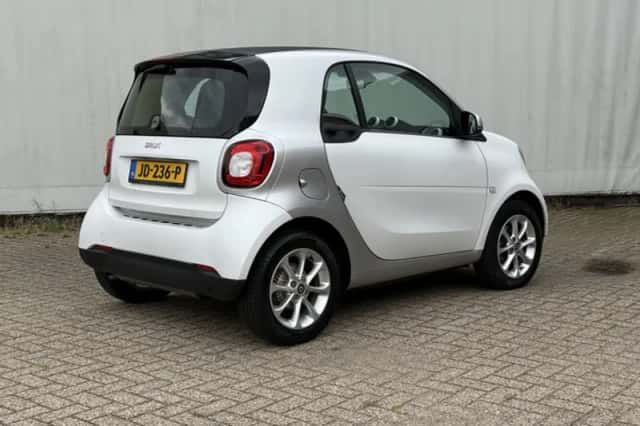 Smart Fortwo (2016) thumbnail 4