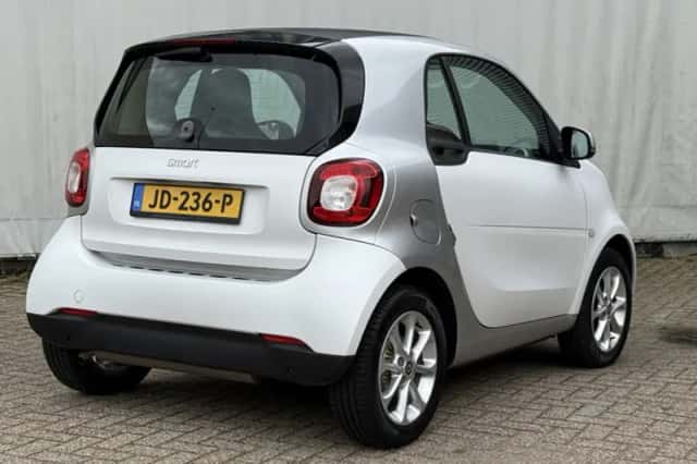 Smart Fortwo (2016) thumbnail 5