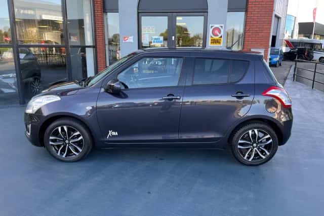 Suzuki Swift (2015) thumbnail 2