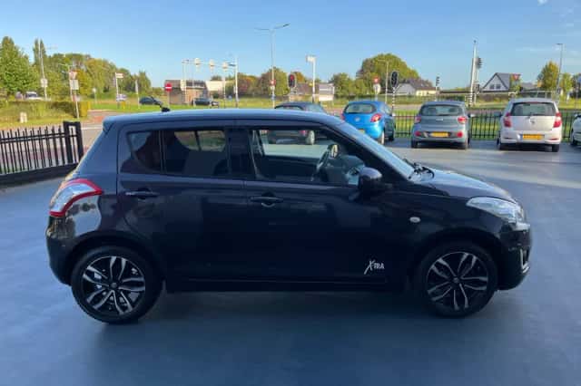 Suzuki Swift (2015) thumbnail 6